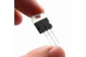 7805 spänningsregulator